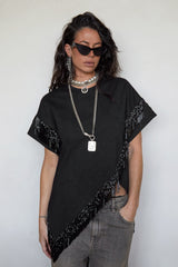 CAMISETA NEGRA FLECOS