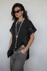 CAMISETA NEGRA FLECOS