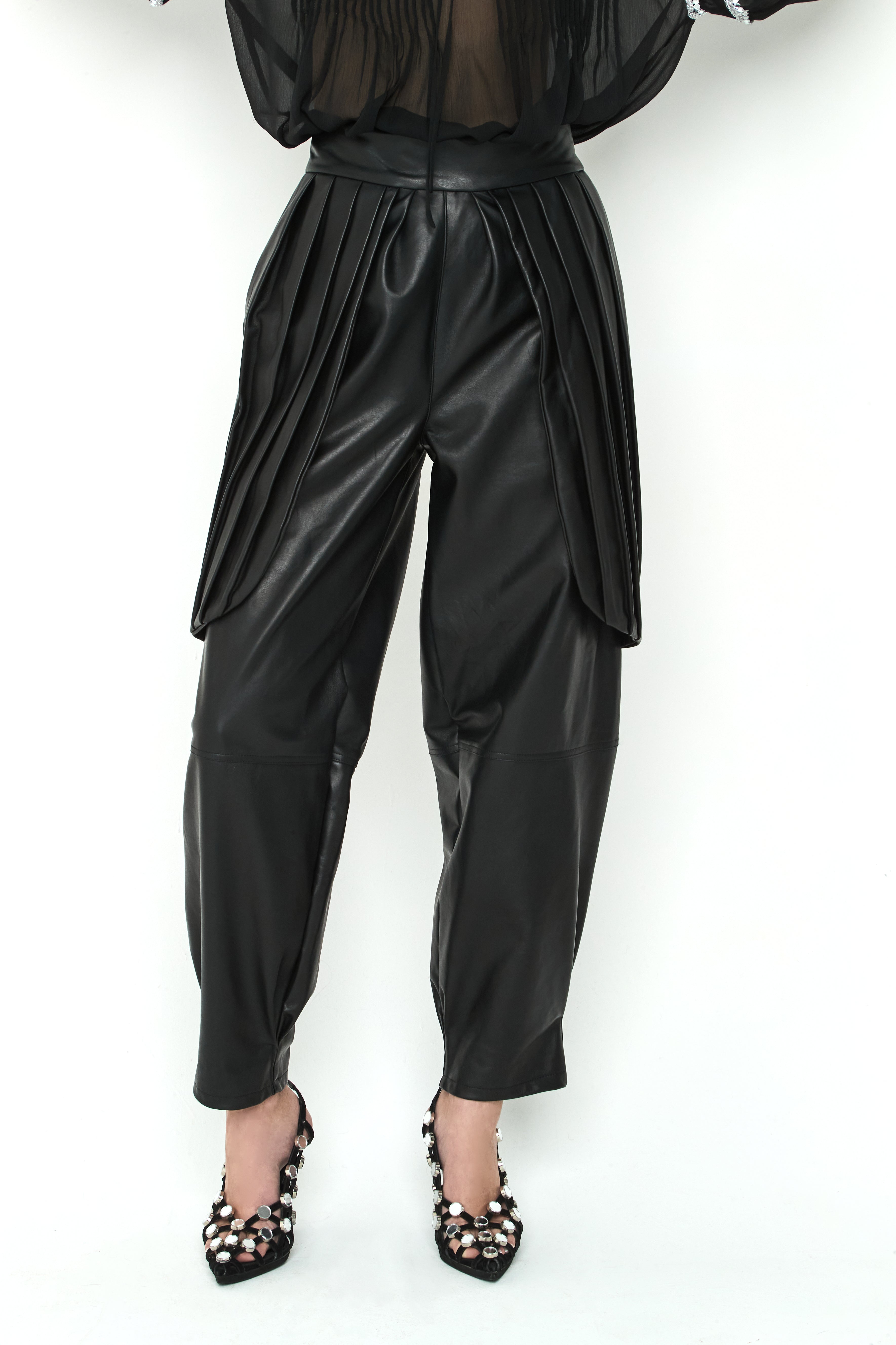 PANTALÓN CUERO