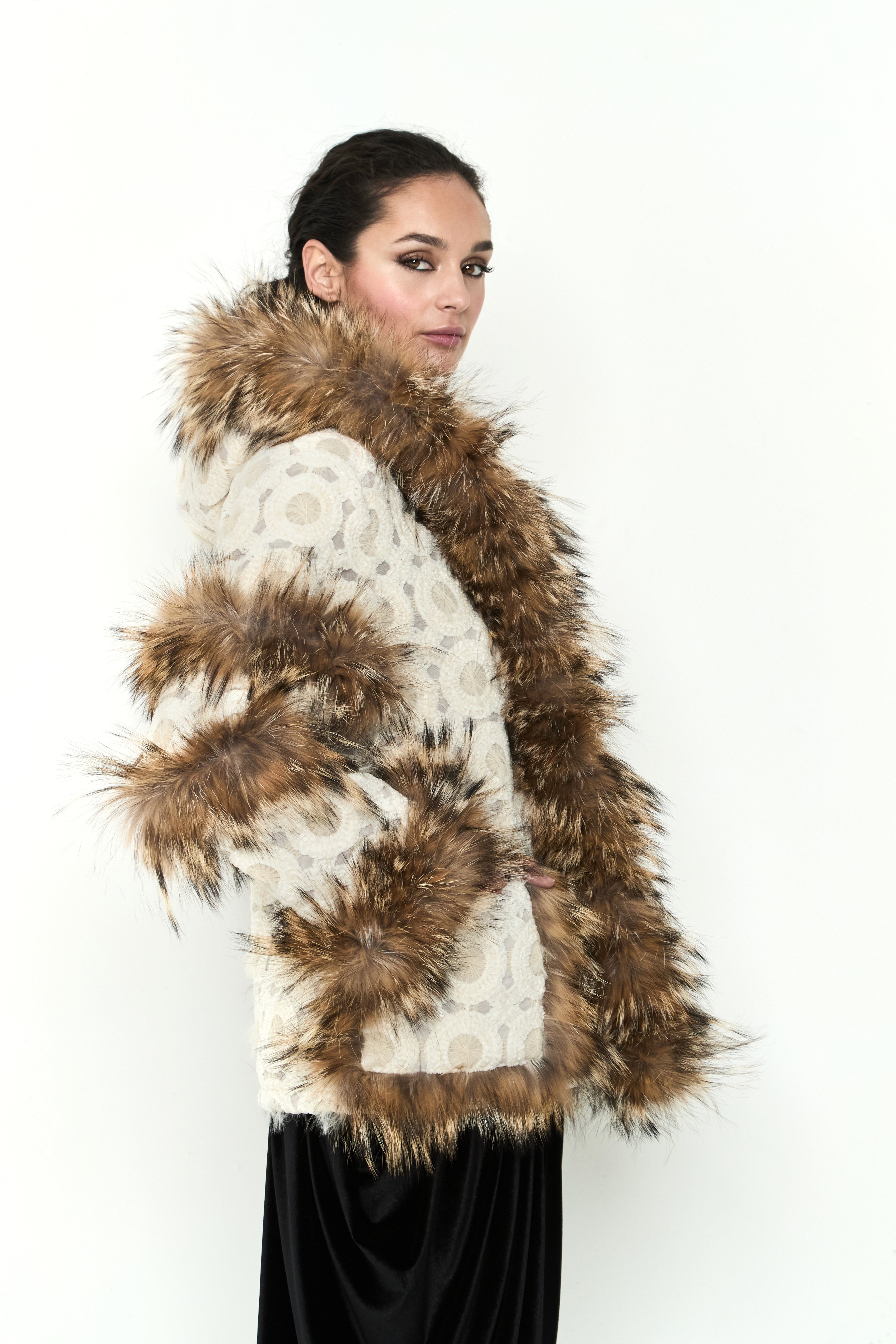 ABRIGO COYOTE PLUMAS BLANCO