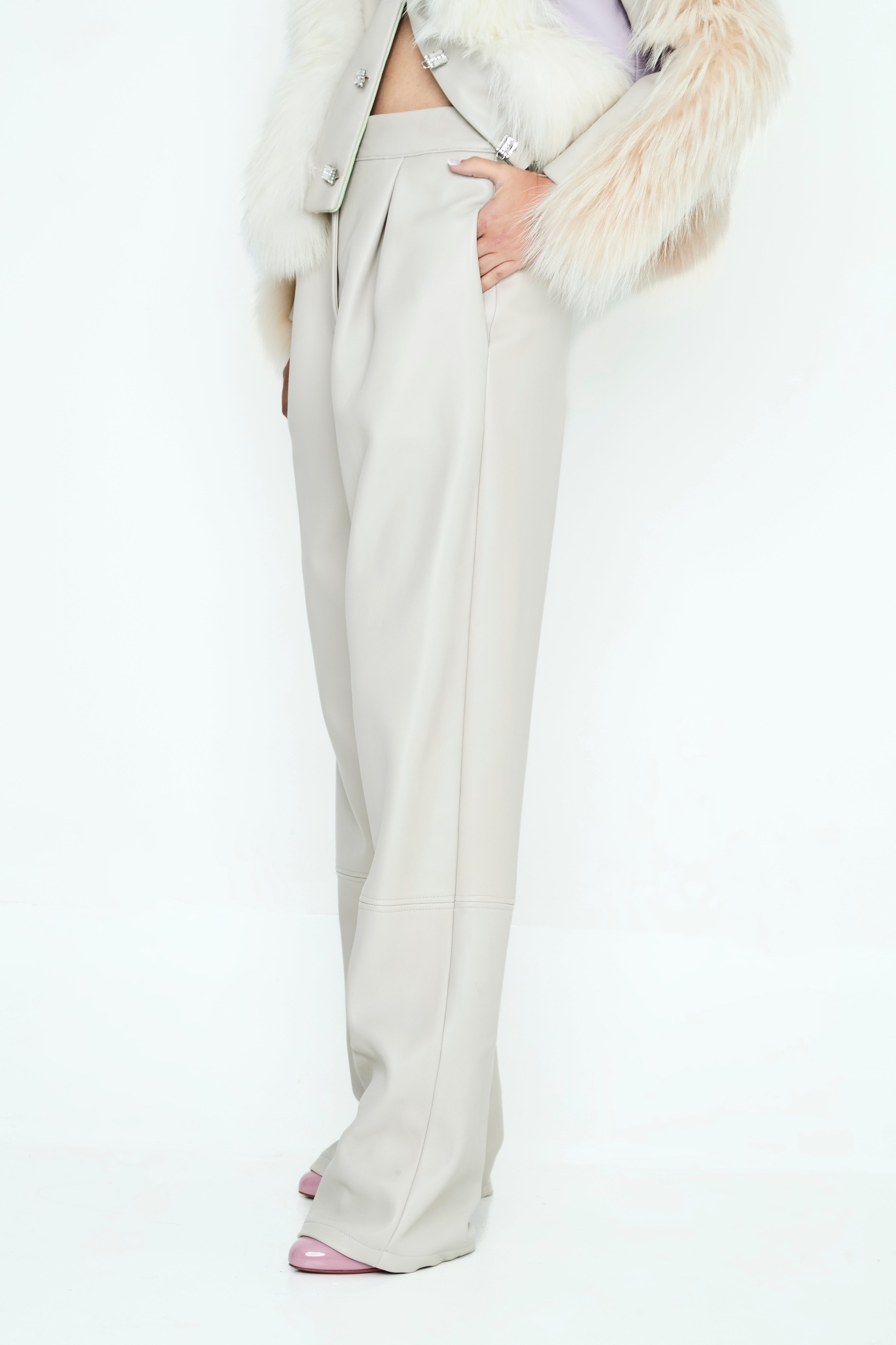 PANTALÓN CUERO CRUDO