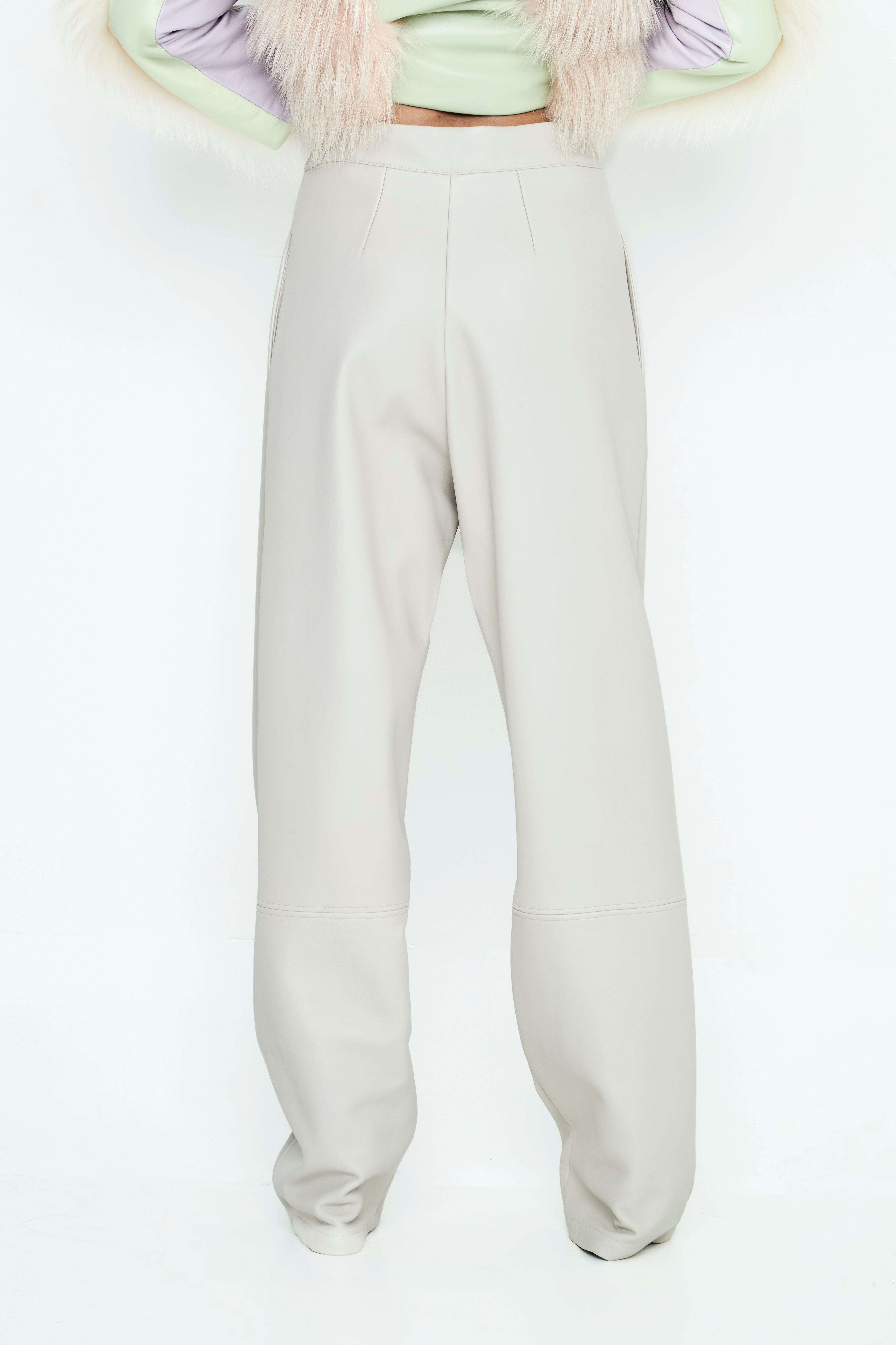 PANTALÓN CUERO CRUDO