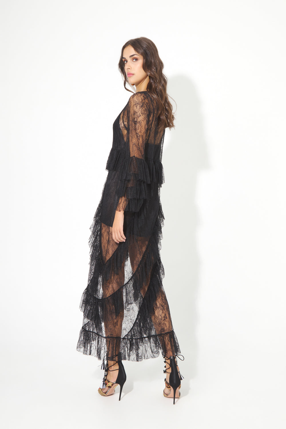 VESTIDO ENCAJE VOLANTES