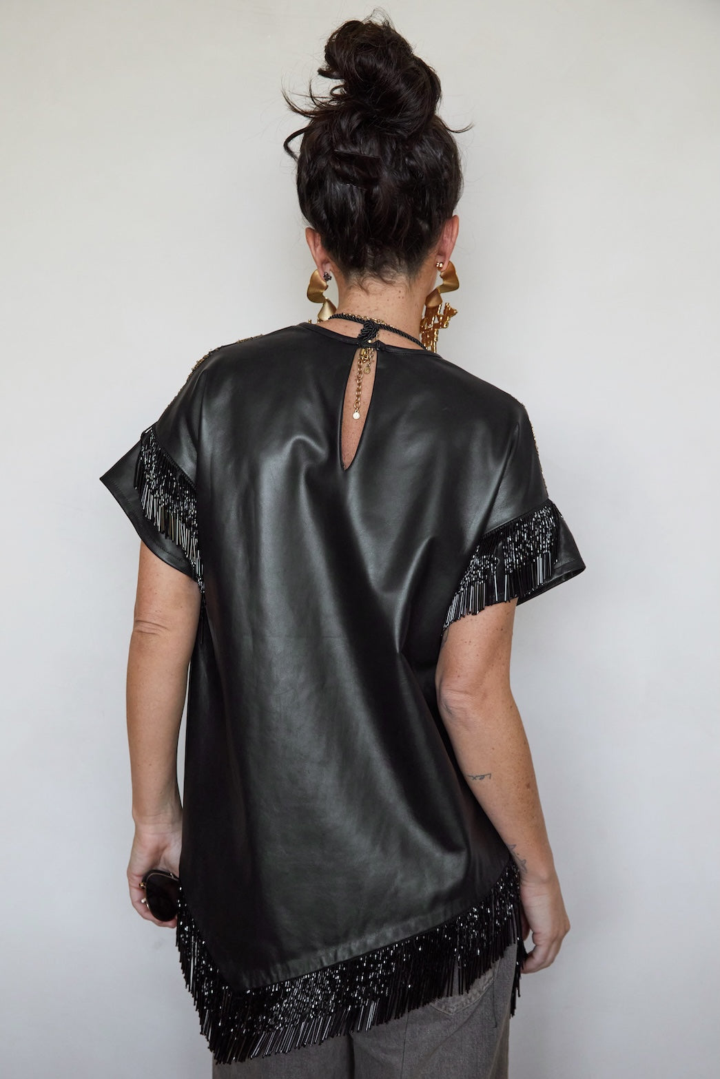 CAMISETA METÁLICA FLECOS