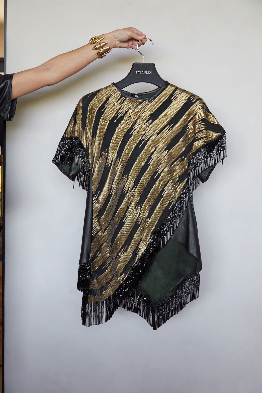CAMISETA METÁLICA FLECOS