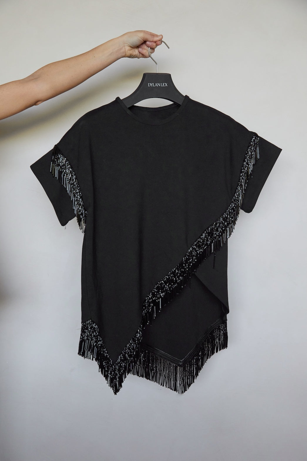 CAMISETA NEGRA FLECOS